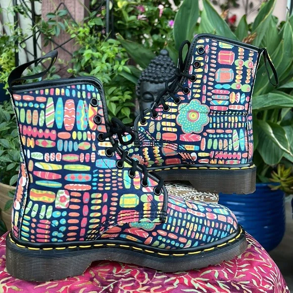 🏴󠁧󠁢󠁥󠁮󠁧󠁿 Dr. Martens MIE Vintage Multicolor Floral Boots UK 4 - Picture 5 of 17